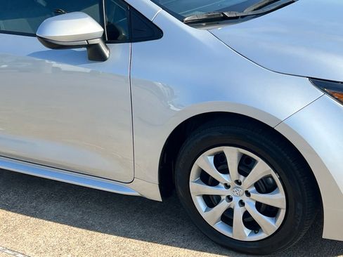 Used 2025 Toyota Corolla LE FWD image 5