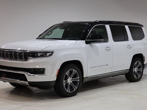 Used 2023 Jeep Grand Wagoneer 4WD image 3