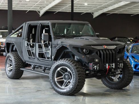 Used 2023 Jeep Gladiator Sport AWD/4WD image 2