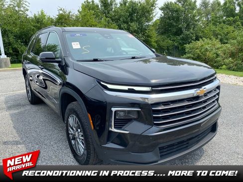 Used 2024 Chevrolet Traverse LT AWD/4WD image 1