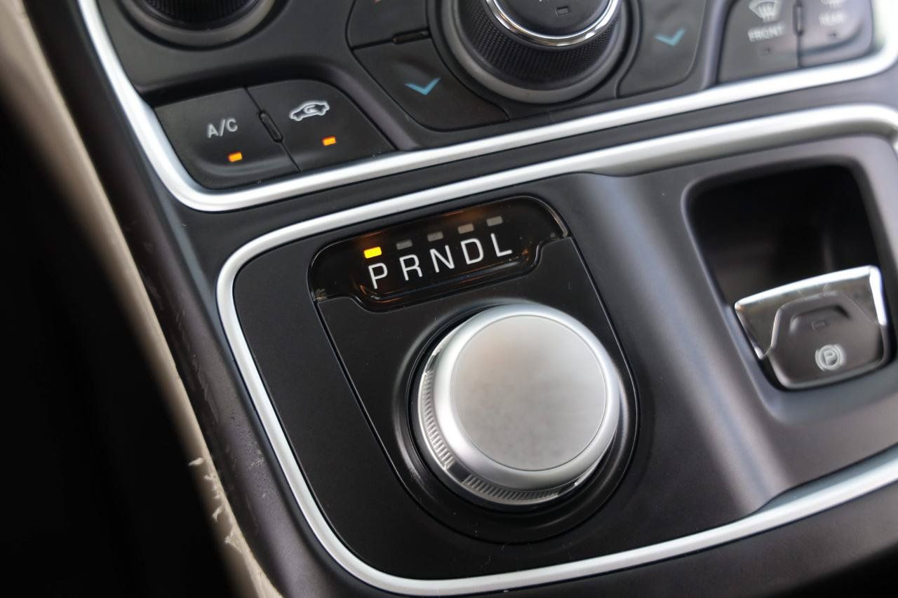 Used 2015 Chrysler 200 Limited w/ Convenience Group FWD image 31