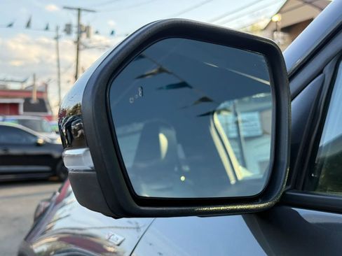 Used 2025 Ford Explorer ST-Line w/ ST-Line Street Pack image 8