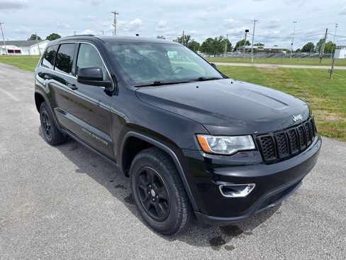Used 2017 Jeep Grand Cherokee Laredo AWD/4WD image 6