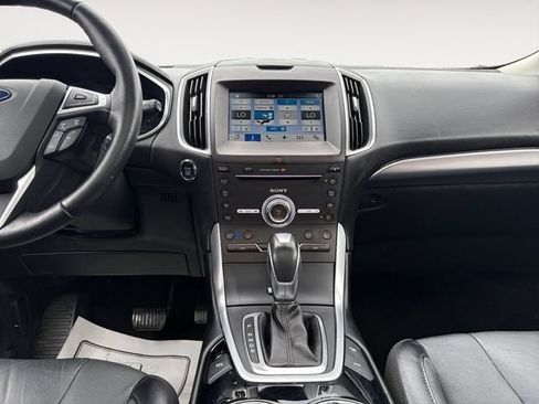 Used 2018 Ford Edge Titanium w/ Equipment Group 302A AWD/4WD image 11