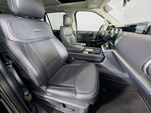 Used 2025 Ford Expedition Max Platinum AWD/4WD image 31