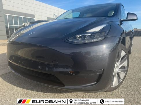 Used 2024 Tesla Model Y Long Range AWD/4WD image 1