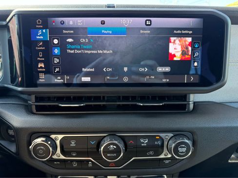 Used 2025 Jeep Wrangler Sport image 17