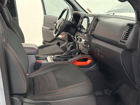 Used 2022 Nissan Frontier PRO-4X w/ Technology Package image 18