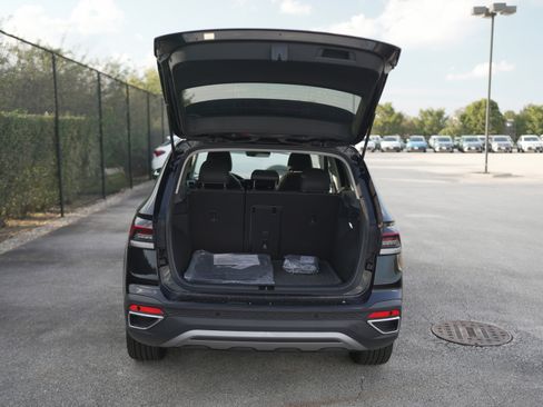 New 2025 Volkswagen Taos SEL image 7