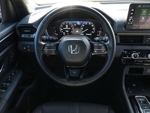 Used 2025 Honda Pilot Black Edition image 23