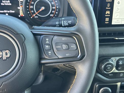 Used 2024 Jeep Gladiator Sport AWD/4WD image 23