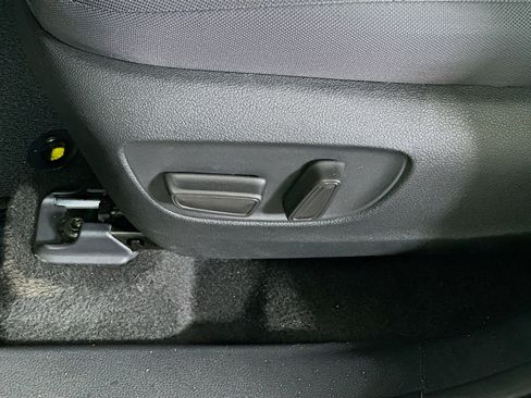 Used 2023 Toyota Highlander L FWD image 13