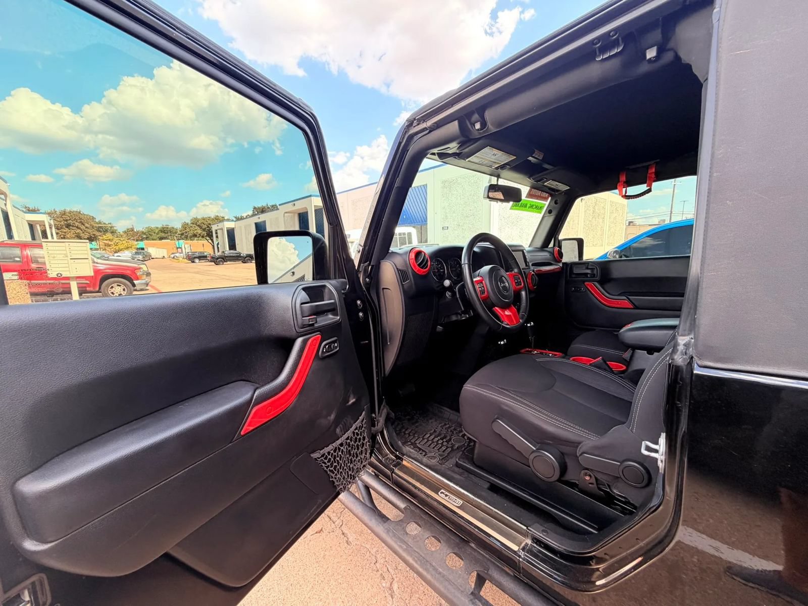 Used 2017 Jeep Wrangler Sahara w/ Connectivity Group AWD/4WD image 8