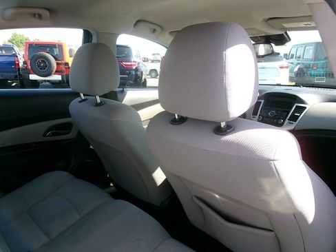 Used 2014 Chevrolet Cruze LT FWD image 17