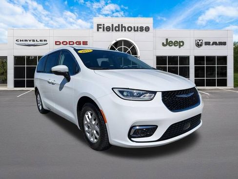 Used 2023 Chrysler Pacifica Touring-L FWD image 8