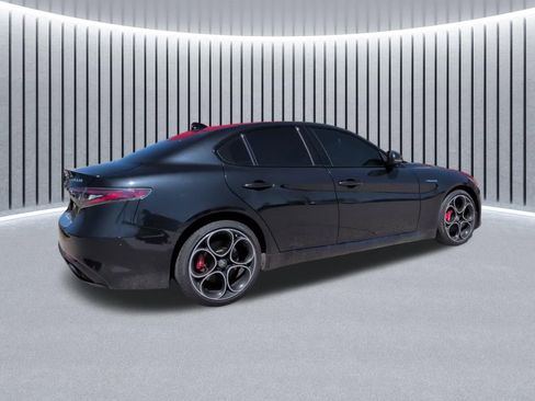 Used 2024 Alfa Romeo Giulia Veloce AWD/4WD image 6