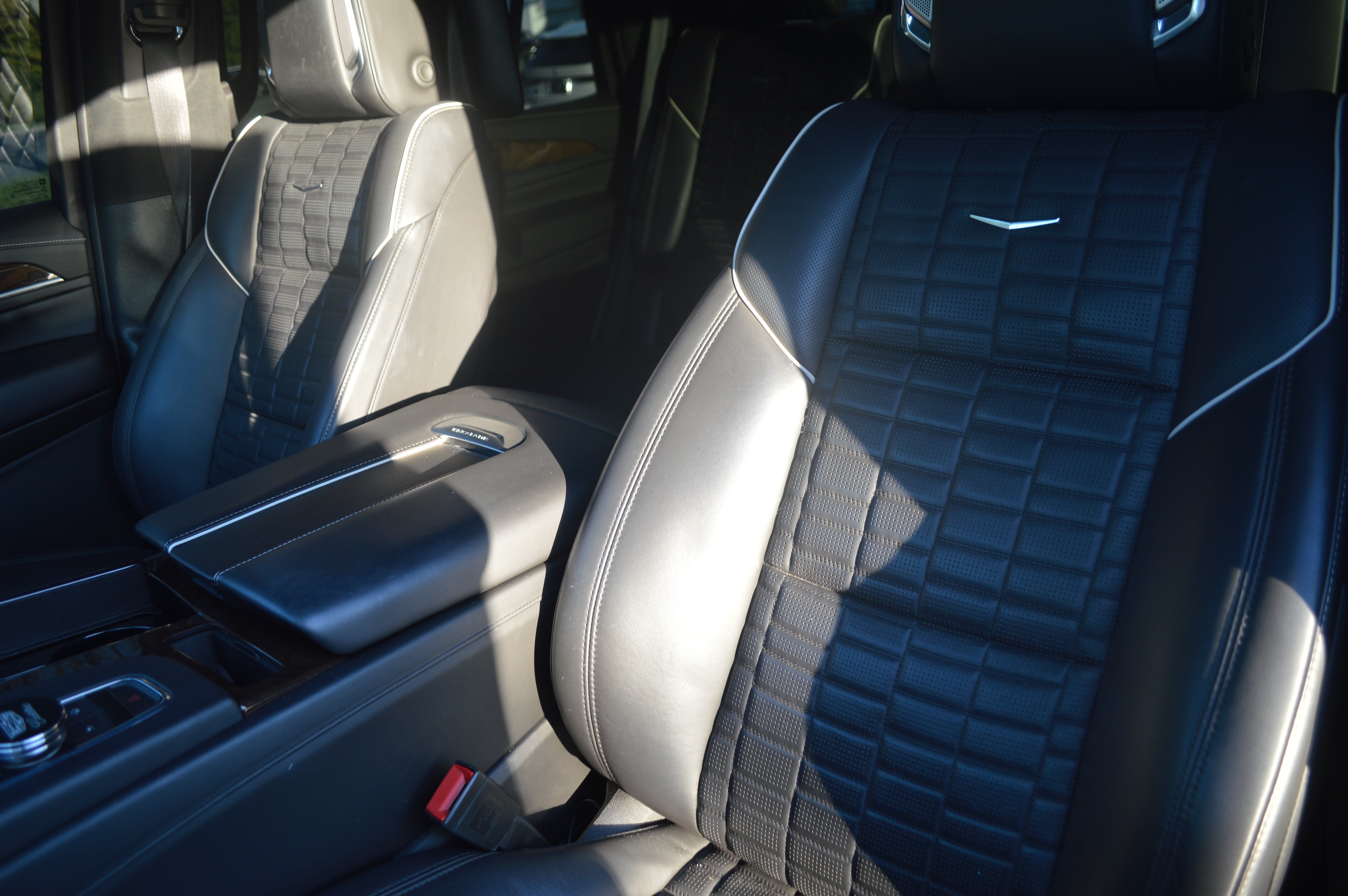 Used 2021 Cadillac Escalade Premium Luxury Platinum AWD/4WD image 25