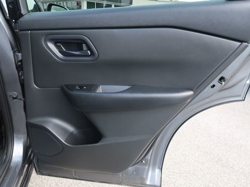 Used 2024 Nissan Rogue S FWD image 17