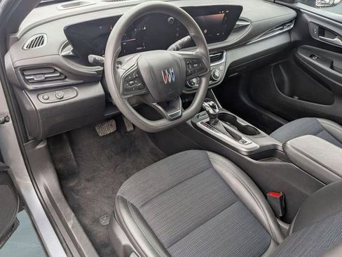 Used 2025 Buick Envista Preferred image 11