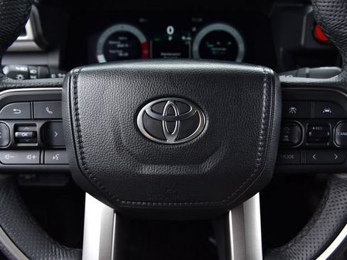 Used 2025 Toyota Tacoma TRD Off-Road w/ TRD Off Road Upgrade Package AWD/4WD image 20