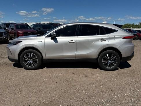 Used 2021 Toyota Venza LE w/ Carpet Mat Package (TMS) AWD/4WD image 2