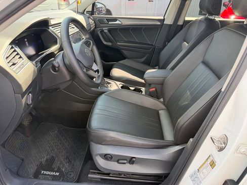 Used 2022 Volkswagen Tiguan SE w/ Panoramic Sunroof Package FWD image 13