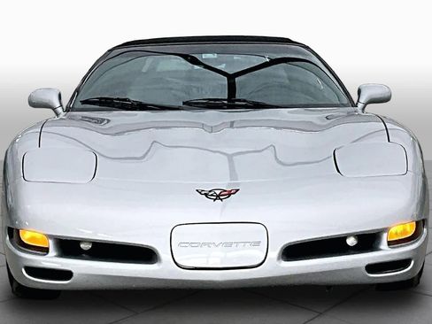 Used 1998 Chevrolet Corvette Convertible w/ Memory Pkg RWD image 3