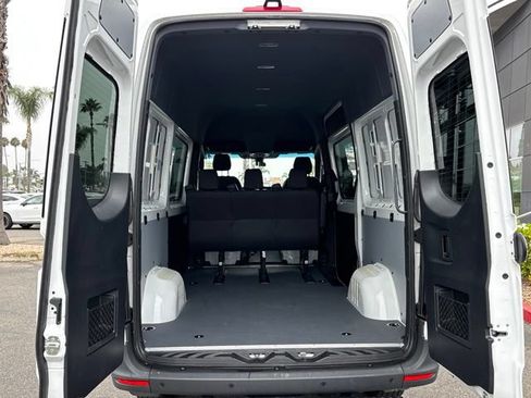 Used 2025 Mercedes-Benz Sprinter 2500 image 34