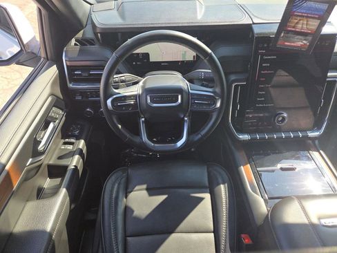Used 2025 GMC Yukon XL Denali RWD image 29