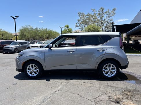 Certified 2025 Kia Soul LX w/ LX Technology Package FWD image 3