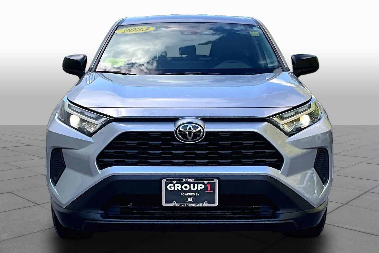 Used 2023 Toyota RAV4 LE AWD/4WD image 4