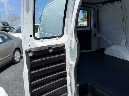 Used 2005 Chevrolet Express 2500 RWD image 17