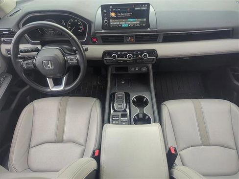 Used 2025 Honda Pilot Touring image 11