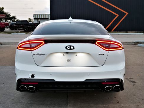 Used 2018 Kia Stinger GT2 image 6
