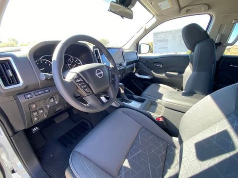 New 2025 Nissan Frontier SV w/ SV Convenience Package image 12