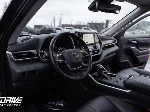 Used 2023 Toyota Highlander XLE image 30