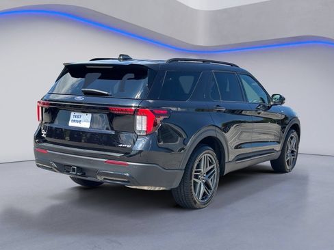 Used 2025 Ford Explorer ST-Line w/ ST-Line Street Pack AWD/4WD image 6