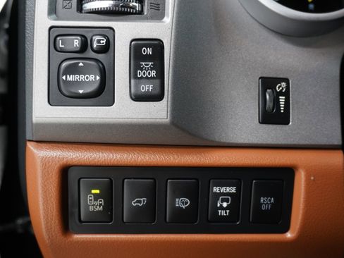 Used 2013 Toyota Sequoia Platinum image 32