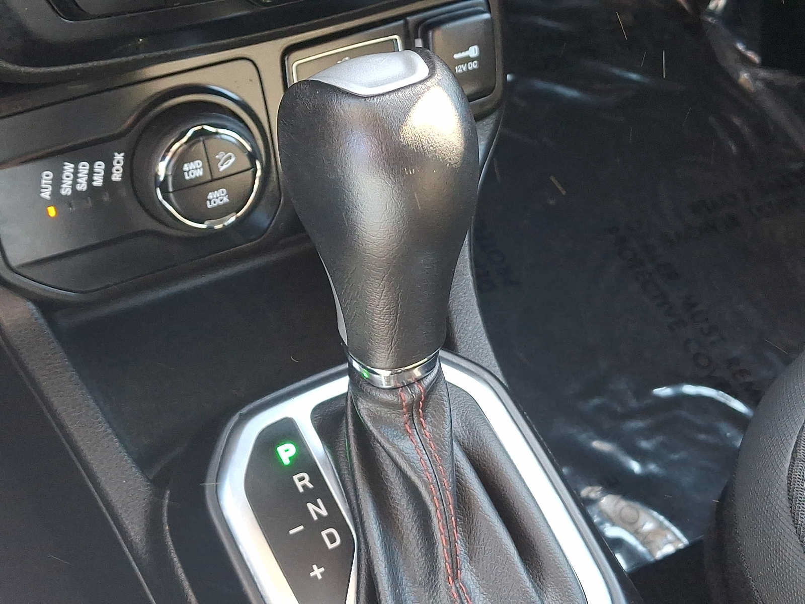 Used 2023 Jeep Renegade Trailhawk AWD/4WD image 14