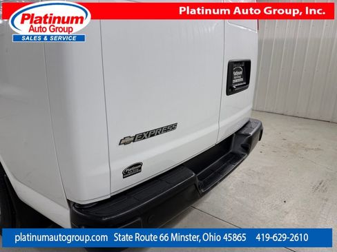 Used 2019 Chevrolet Express 3500 Extended w/ Driver Convenience Package RWD image 41