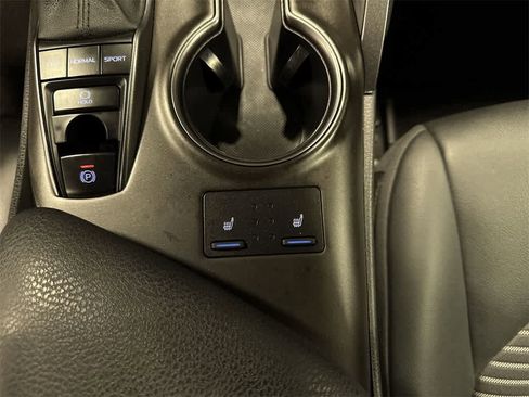 Used 2023 Toyota Camry SE image 33