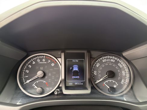 Used 2021 Toyota Tacoma TRD Off-Road image 50