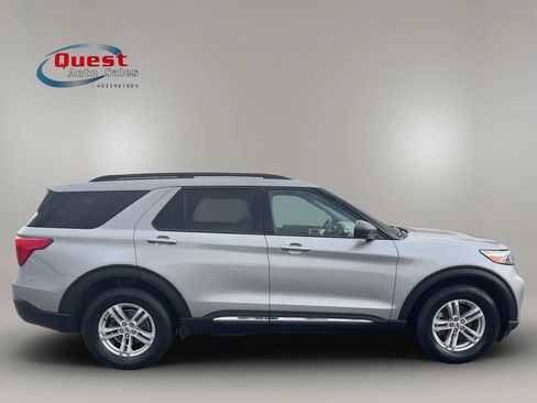 Used 2023 Ford Explorer XLT w/ Equipment Group 202A AWD/4WD image 2
