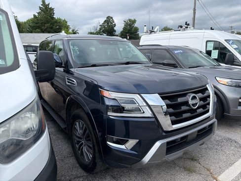 Used 2024 Nissan Armada SL w/ Captain's Chairs Package AWD/4WD image 3