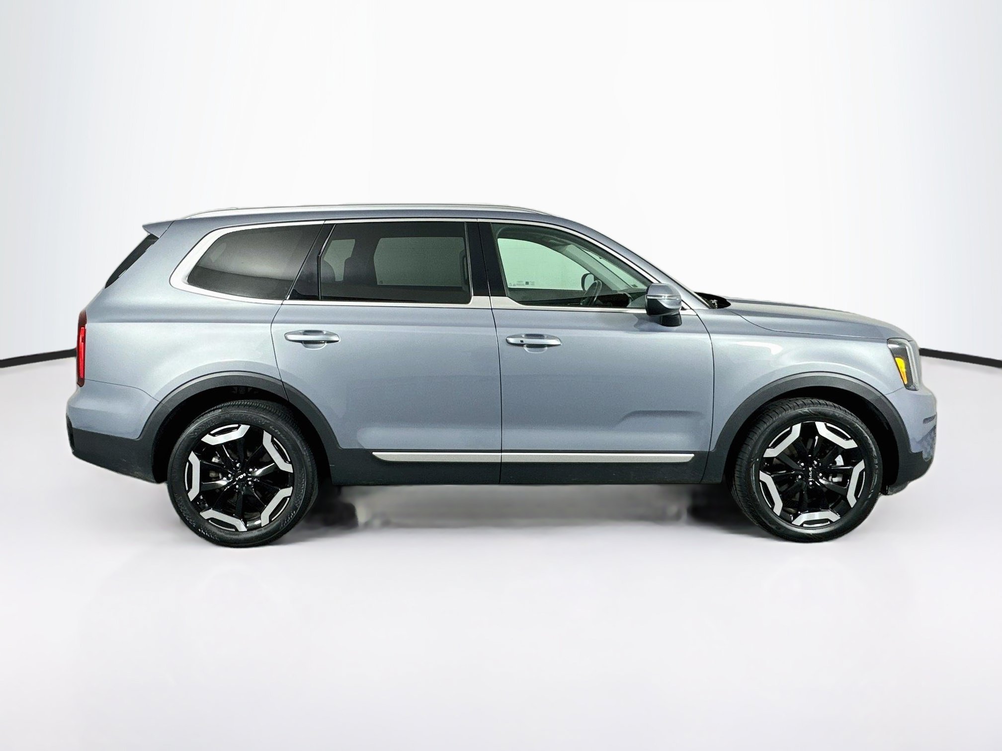 Used 2025 Kia Telluride S FWD image 10