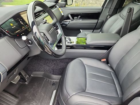 New 2026 Land Rover Range Rover Long Wheelbase SE AWD/4WD image 23
