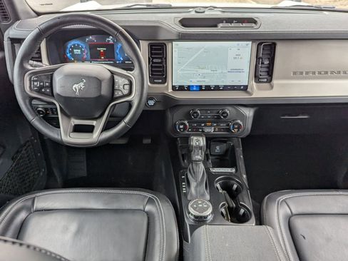 Used 2025 Ford Bronco Outer Banks AWD/4WD image 2