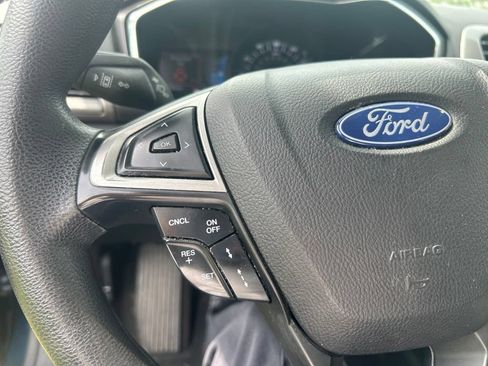 Used 2020 Ford Fusion SE FWD image 9