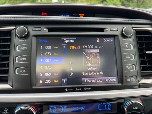 Used 2019 Toyota Highlander XLE w/ Protection Package #3 AWD/4WD image 30