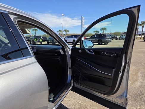 Used 2025 Genesis GV80 2.5T Standard AWD/4WD image 17